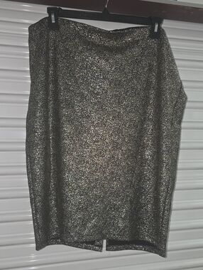 Metallic Gold Pencil Skirt - Sleek Sparkle